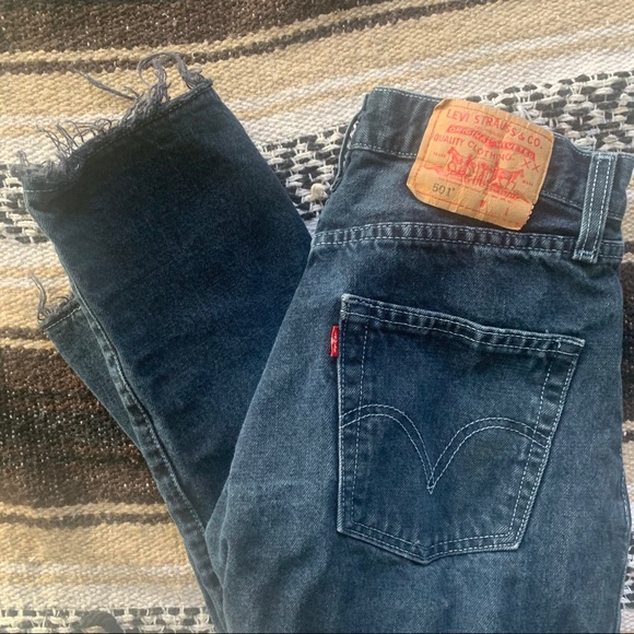 Dark blue button fly vintage Levi’s - Picture 7 of 9